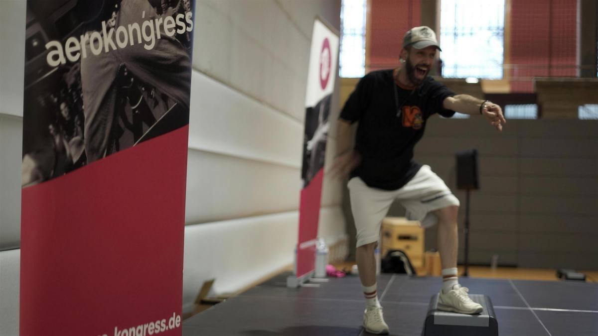Presenter auf dem Step